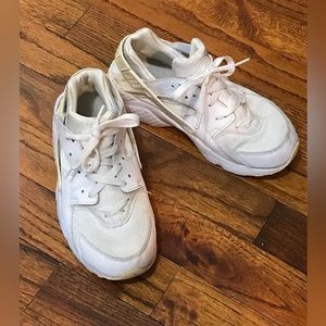 Nike White Fashion Athletic Sneaker Shoes
Girls Sz 2
No Shoebox
Smoke Free Home